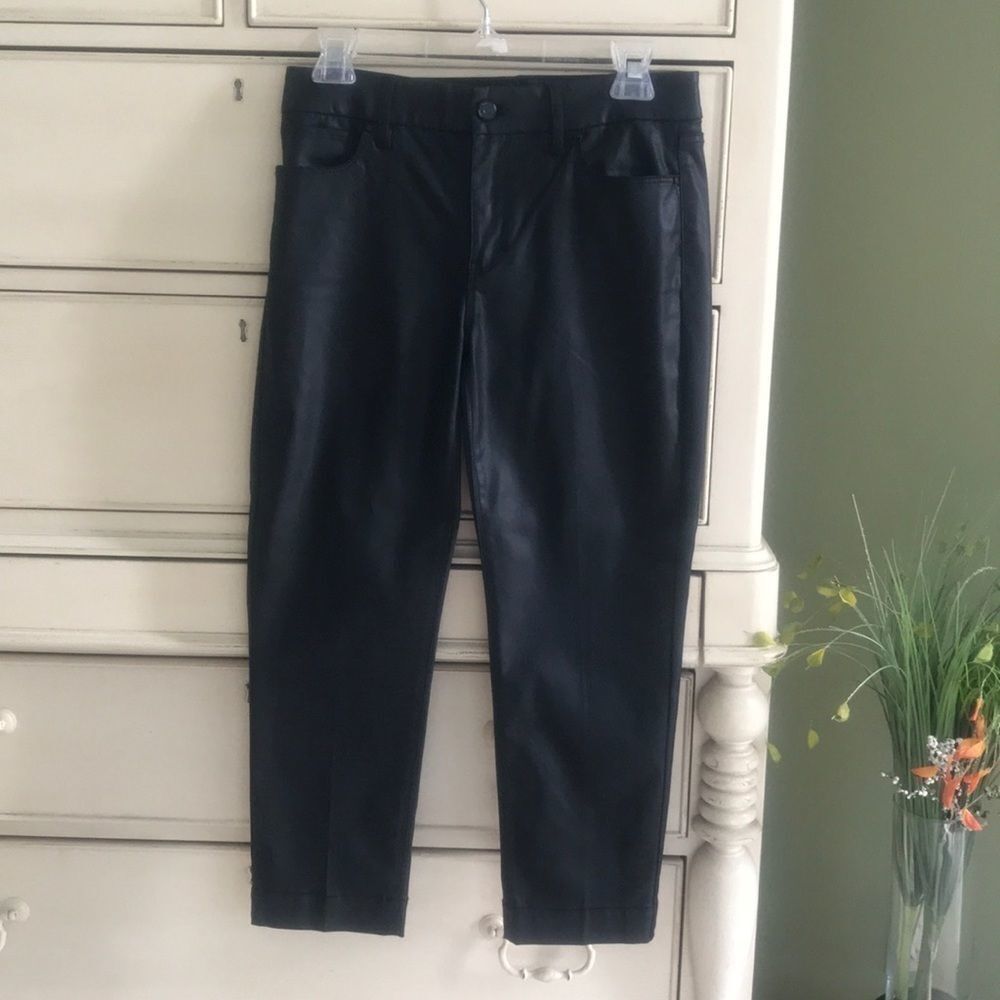 White House Black Market Black cropped pants. Sz 4